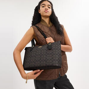 Gallery Tote Bag In Signature Canvas